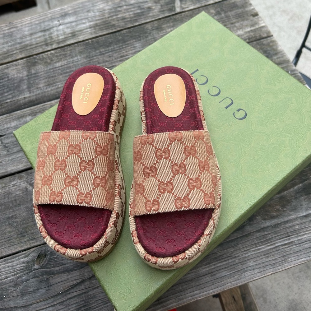 GUCCI NIB Women’s Original GG Monogram Platform Sandal Size 35.5 EU/ US 5 1/2